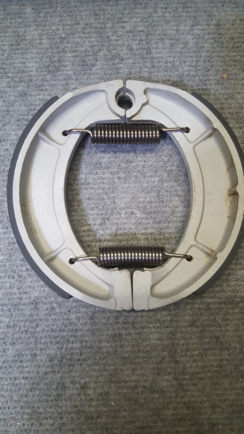 Bremsbacke mit Belag und Feder, Satz - N.O.S.