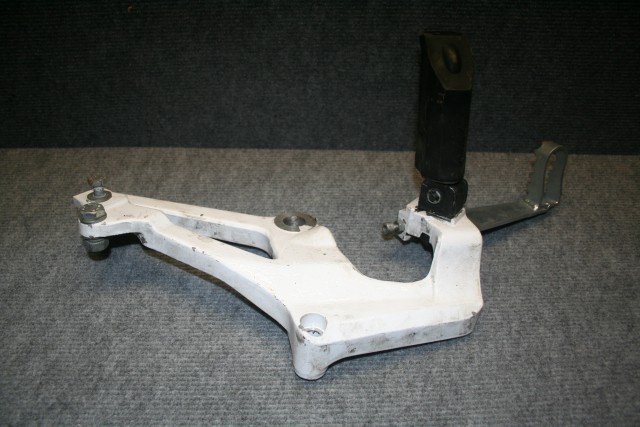 Footrest fastening Right (used)